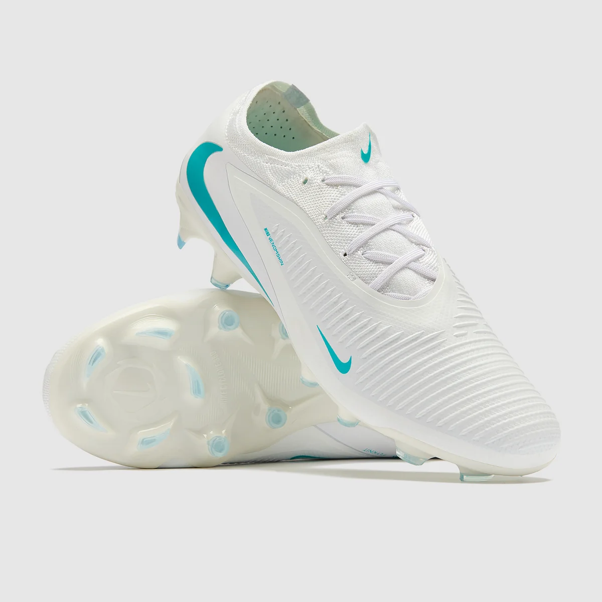 Kopačky Nike Phantom 6 Low Pro FG bílá/modrá