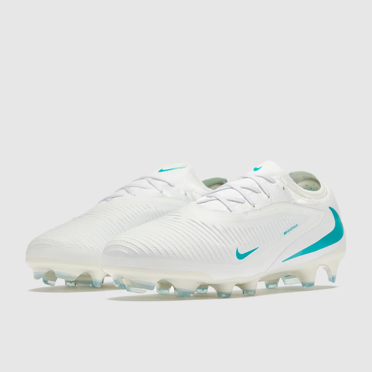Kopačky Nike Phantom 6 Low Pro FG bílá/modrá