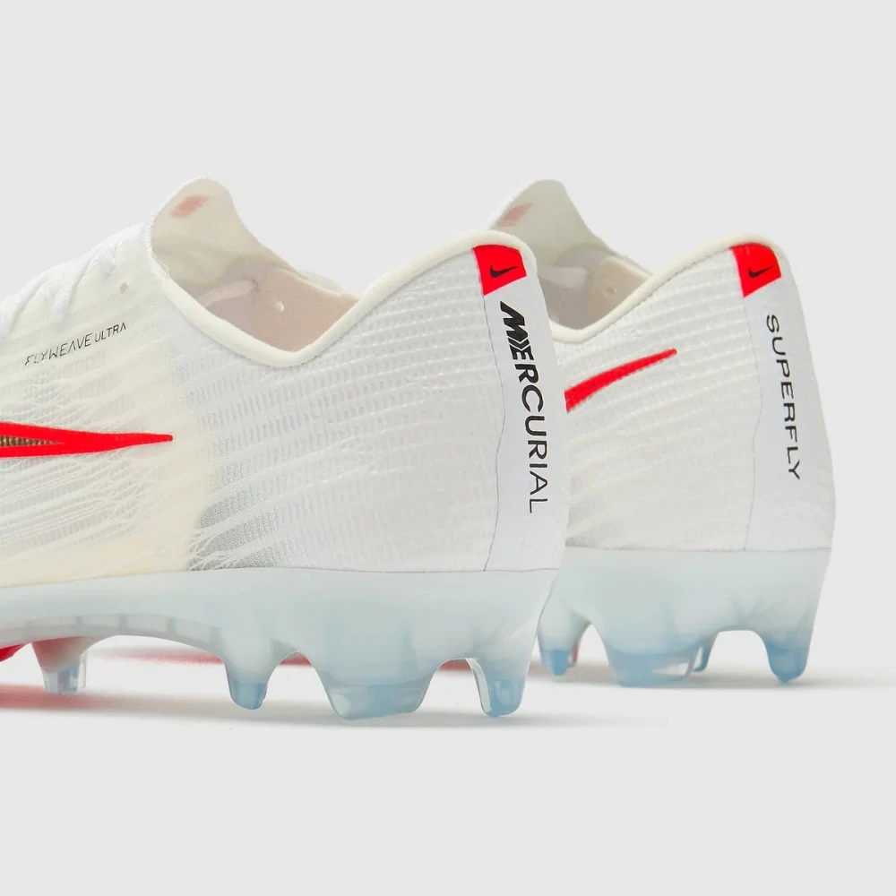 Kopačky Nike Zoom Superfly 11 Elite FG bílá/zlatá