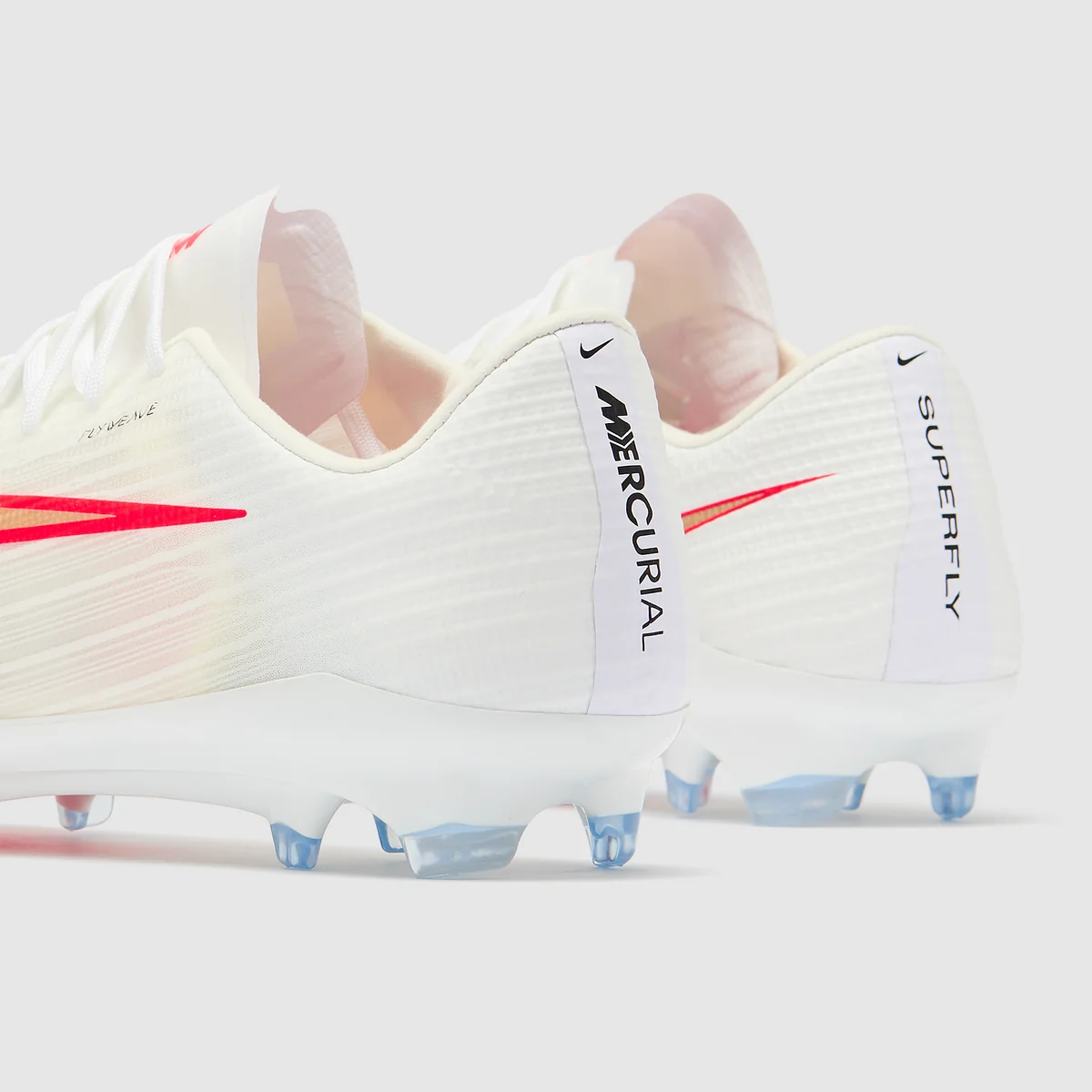 Kopačky Nike Zoom Superfly 11 Pro FG bílá/zlatá
