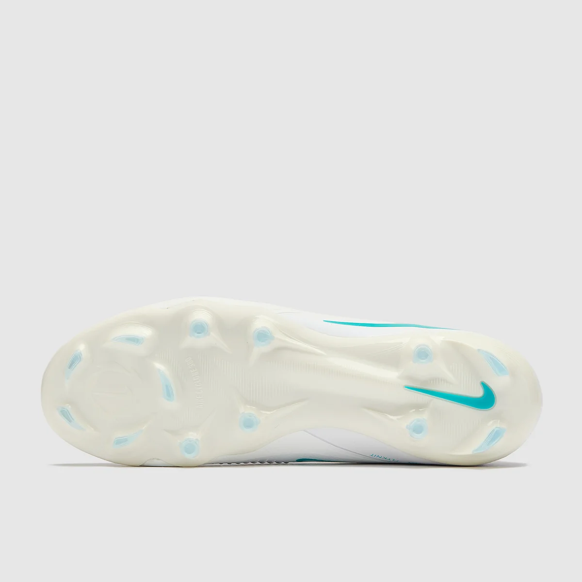 Kopačky Nike Phantom 6 Low Pro FG bílá/modrá