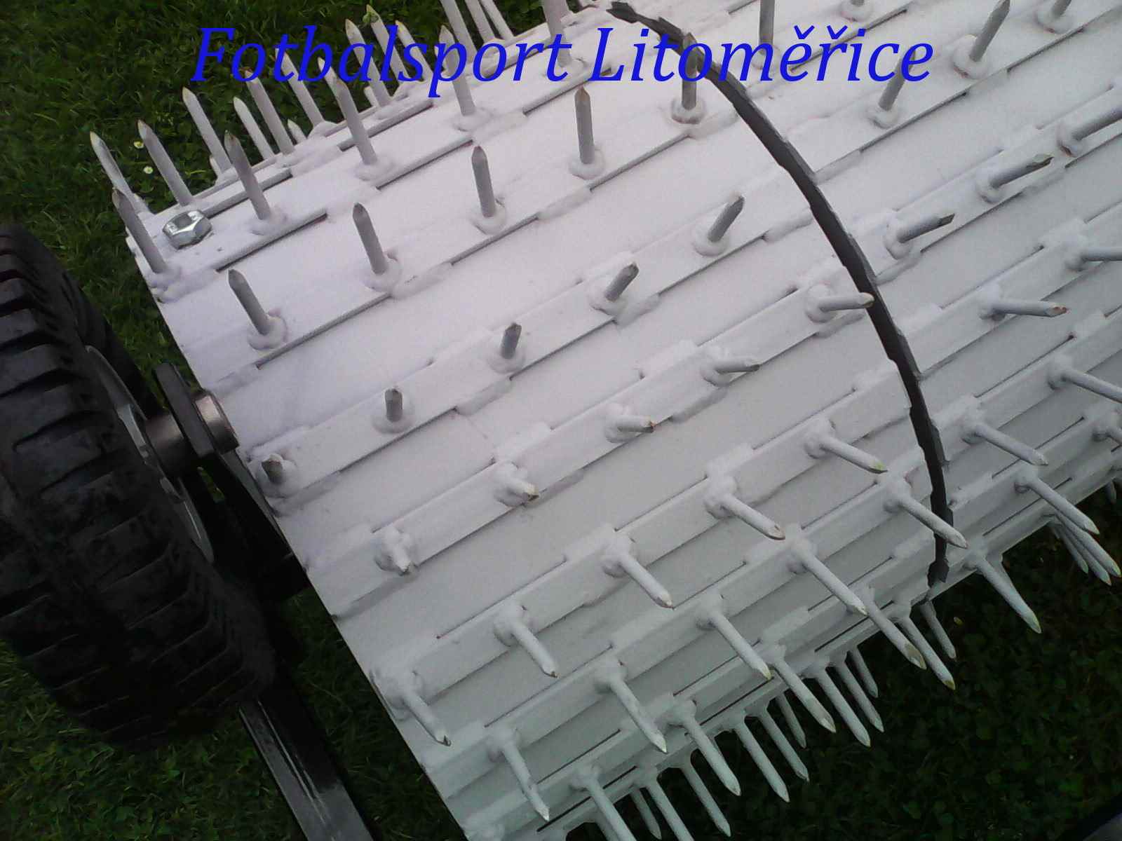 Tenisový válec na antuku ostnatý 1m