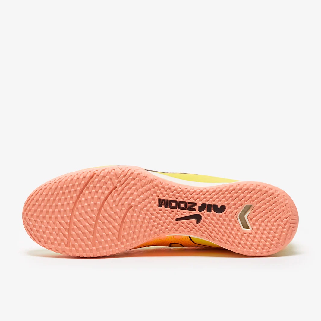 Sálovky Nike Zoom Vapor 15 Academy IC žlutá