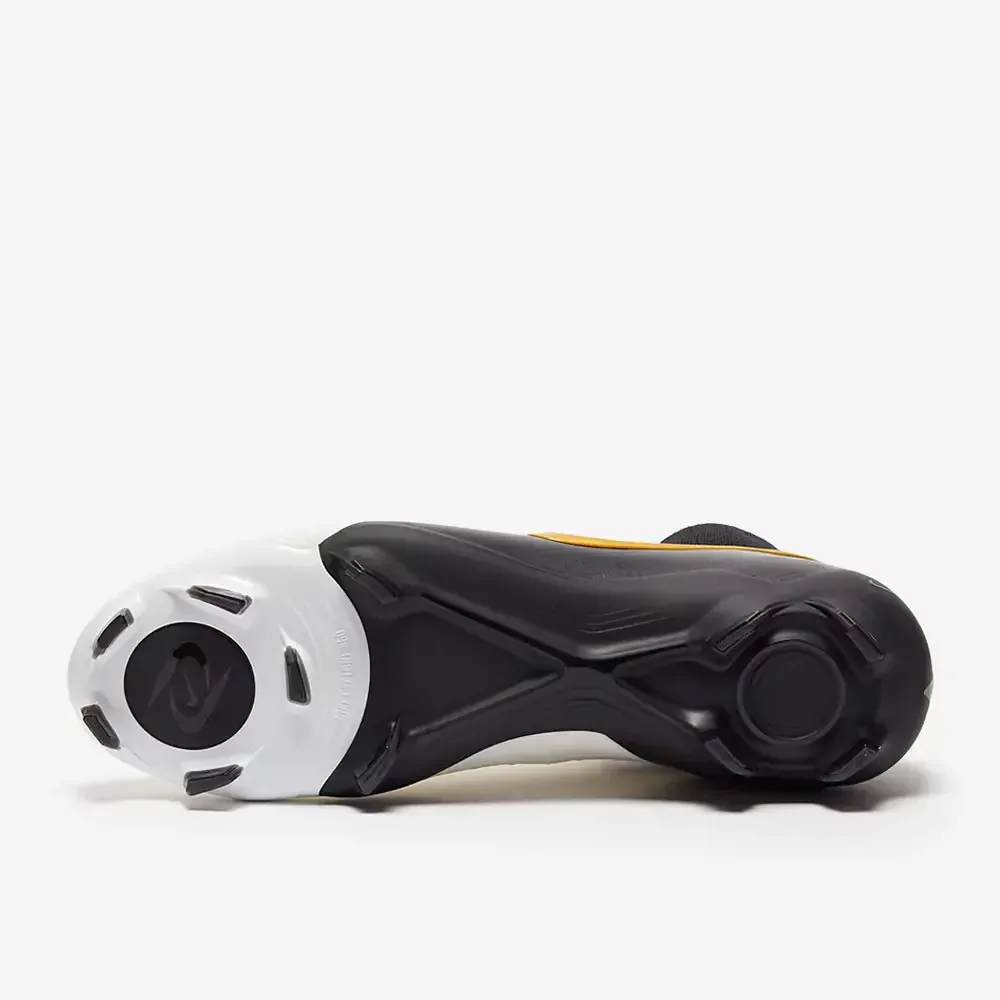 Kopačky Nike Phantom Luna II Pro FG bílá/černá/zlatá