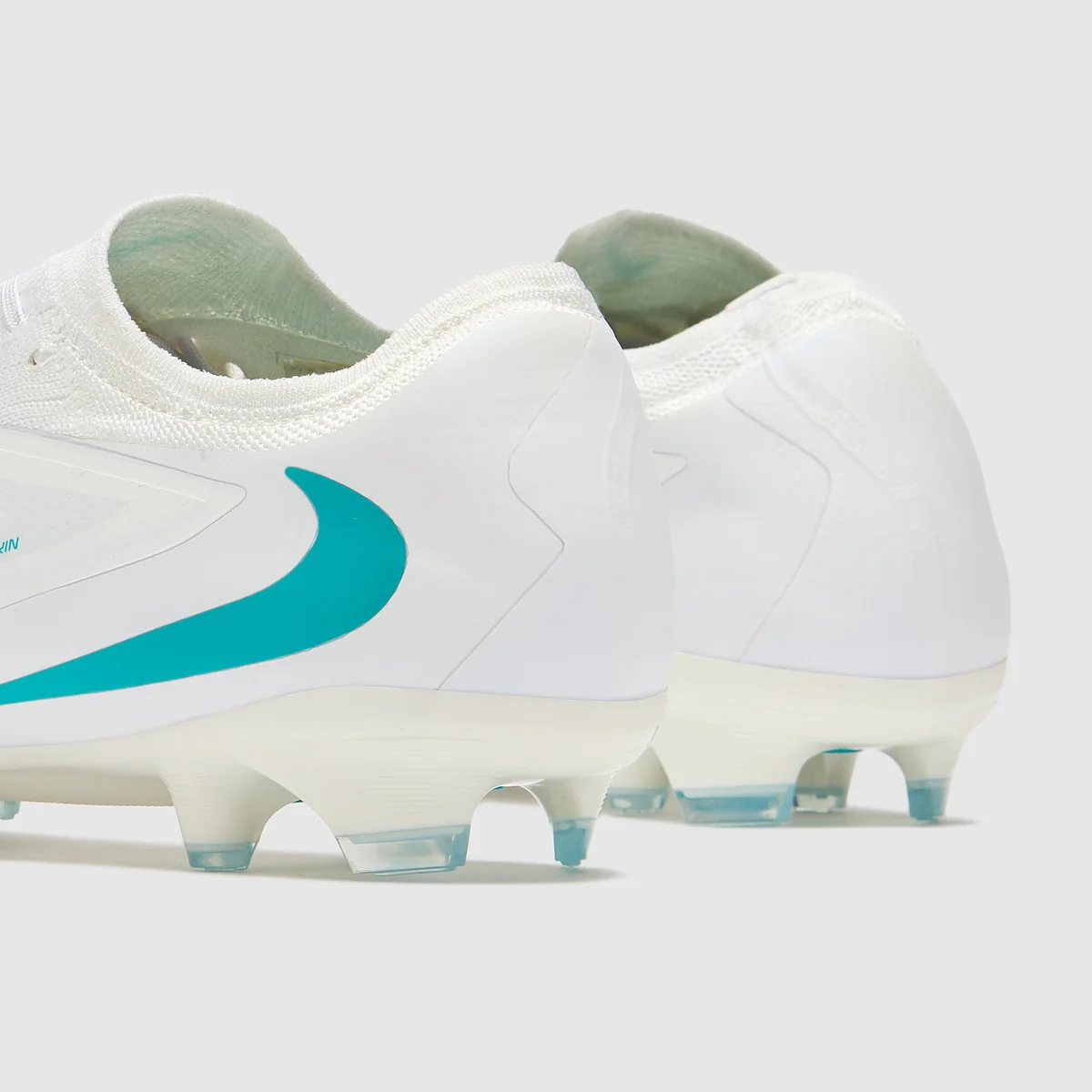 Kopačky Nike Phantom 6 Low Pro FG bílá/modrá