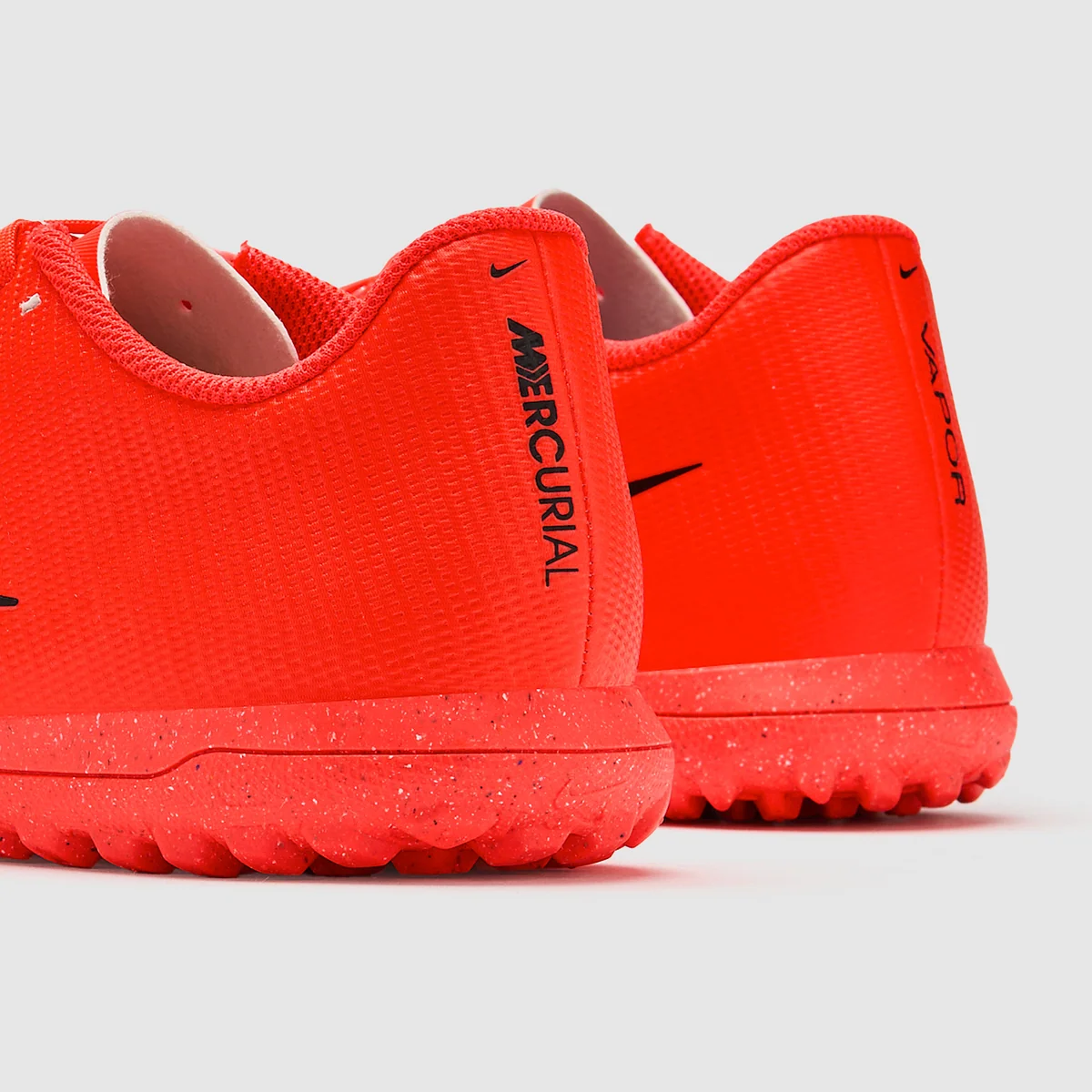 Turfy Nike Mercurial Vapor XVII Club TF červená