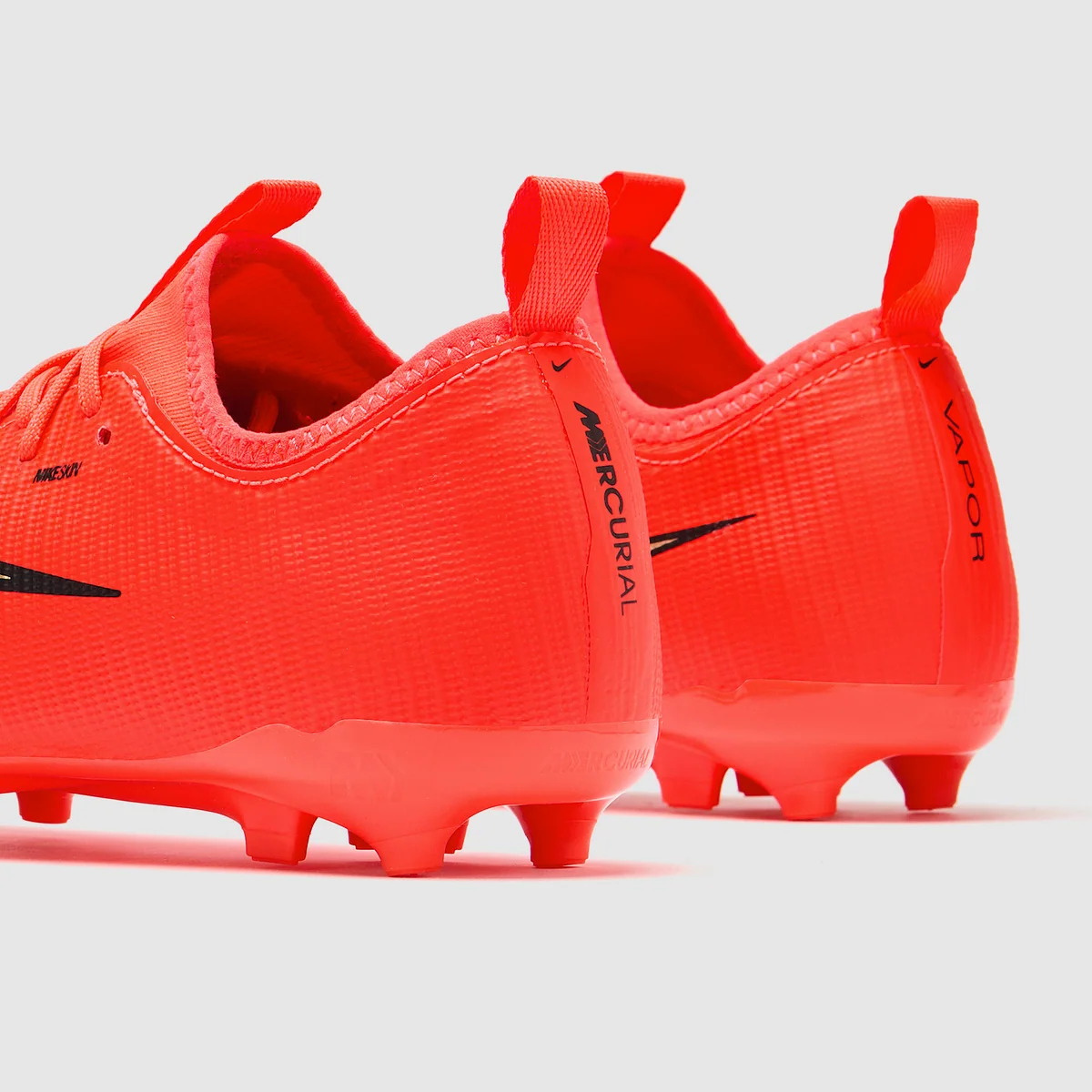 Dětské kopačky Nike Vapor 17 Academy FG/MG červená/zlatá