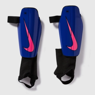 Dětské fotbalové chrániče Nike Charge modrá